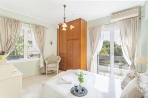 Charming Apartment in Varkiza